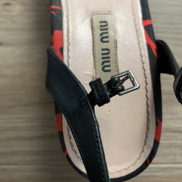 Miu Miu Bird Print Wooden Block Heel Sandals - Picture 6 of 6